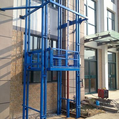 Elevador de carga de 9 m para el transporte de mercancías industriales